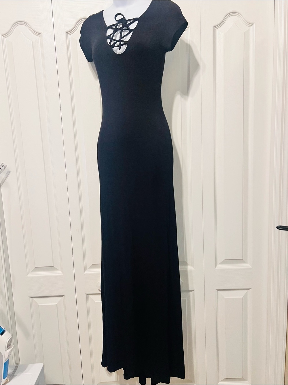 Velvet Torch Black Lace-Up Cap Sleeve Maxi Dress